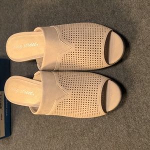 Easy Street Posh Sandal, Women's Size 7 W, Grey/Taupe NWT